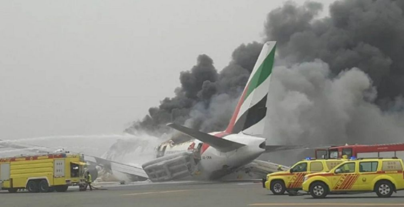 Ντουμπάι: Αεροπλάνο της Emirates τυλίχτηκε στις φλόγες μετά από αναγκαστική προσγείωση (Video-Photos) - Media
