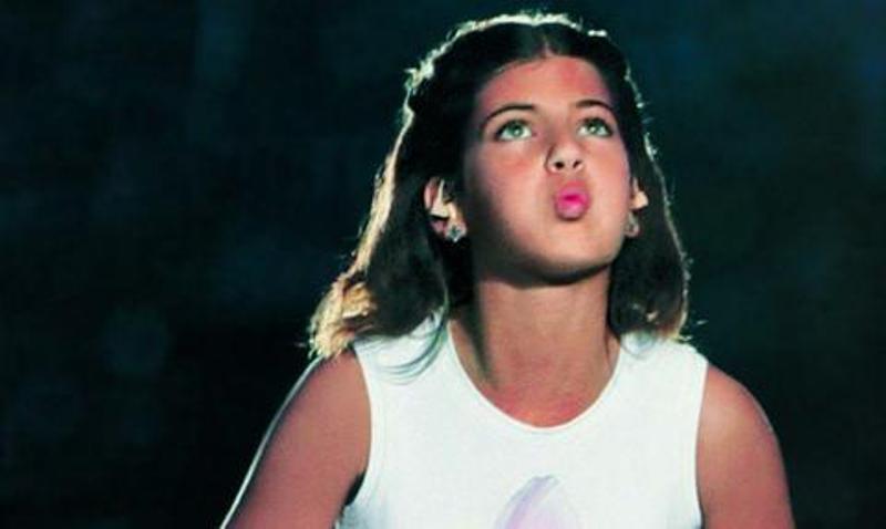 Το κοριτσάκι που έσβησε τη φλόγα το 2004 με υποτροφία σε Πανεπιστήμιο της Αμερικής (Photos) - Media