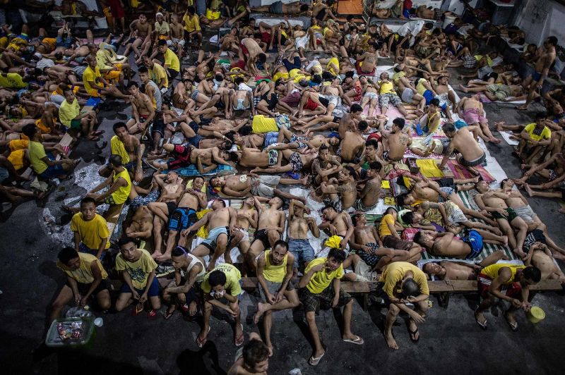 Σοκαριστικές εικόνες από φυλακή στις Φιλιππίνες - 3.800 τρόφιμοι ζουν σε χώρο φτιαγμένο για 800 άτομα  - Media