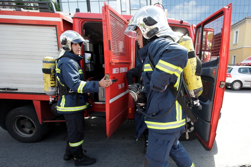 Έκρηξη υποσταθμού της ΔΕΗ αναστατώνει το κέντρο του Ηρακλείου - Media