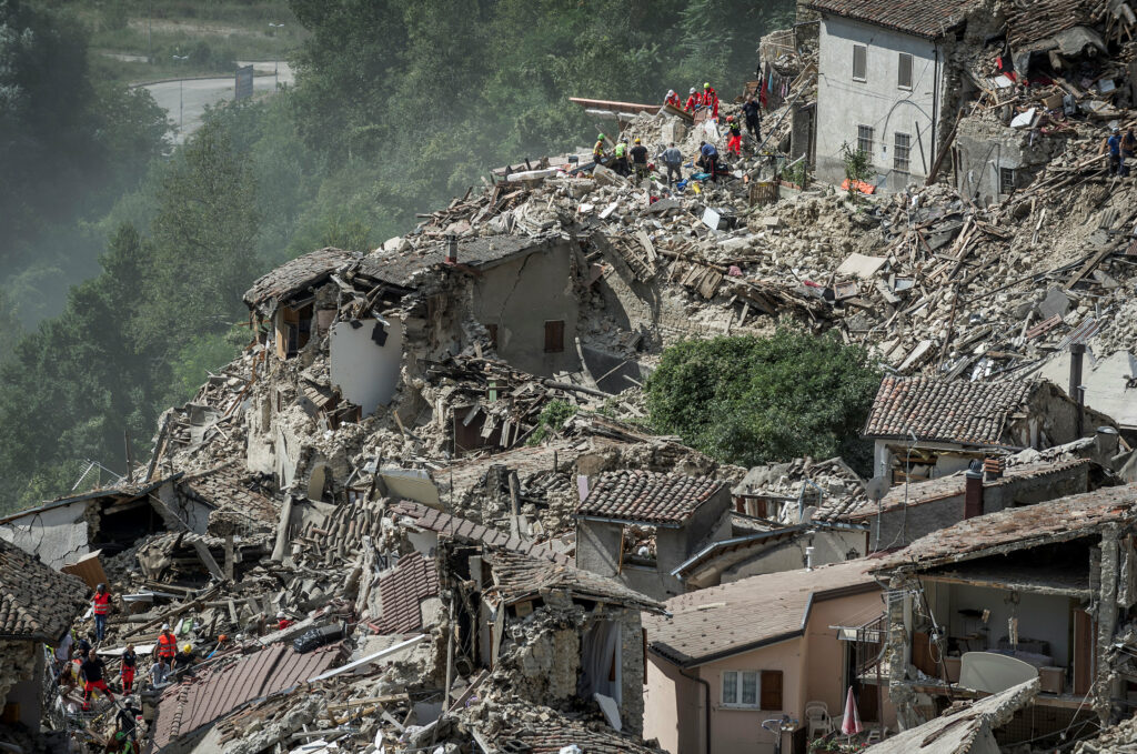Εισαγγελική έρευνα για κακοτεχνίες στις πόλεις που έπληξε ο σεισμός στην Ιταλία - Media