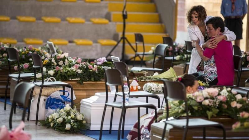 Θρήνος και σπαραγμός στις κηδείες των θυμάτων του φονικού σεισμού στην Ιταλία (Photos) - Media