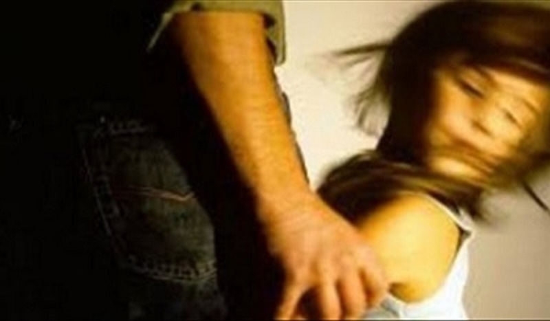 Πάτρα: Πατέρας «υπόδειγμα» - Ξυλοκόπησε με αλυσίδα σκύλου την κόρη του - Media