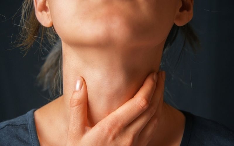 Τι συμβαίνει στην πραγματικότητα όταν αισθάνεστε ότι έχετε έναν «κόμπο» στο λαιμό - Media