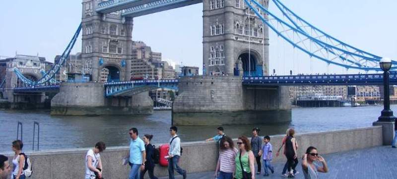 Βρετανία-Έρευνα: Οι διευθύνοντες σύμβουλοι κερδίζουν 140 φορές πιο πολλά από τους εργαζόμενούς τους - Media