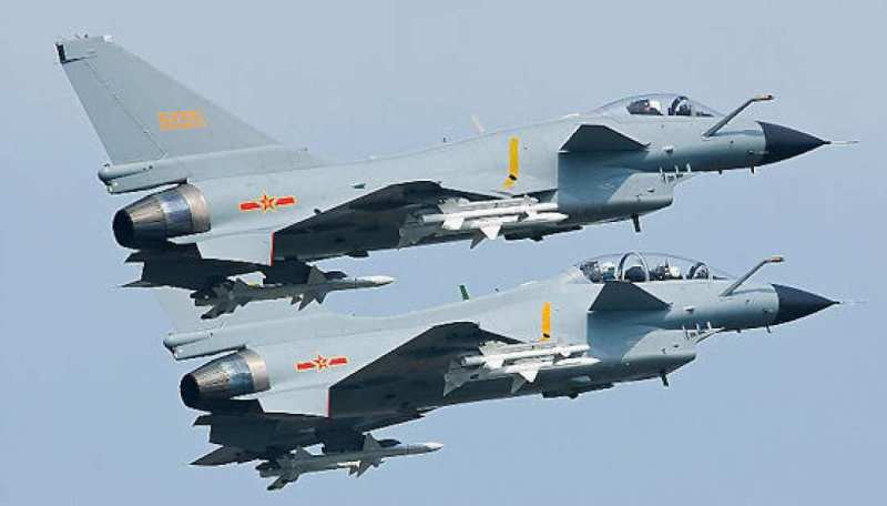 Αεροσκάφη της κινεζικής πολεμικής αεροπορίας πέταξαν πάνω από τη Νότια Σινική Θάλασσα - Media