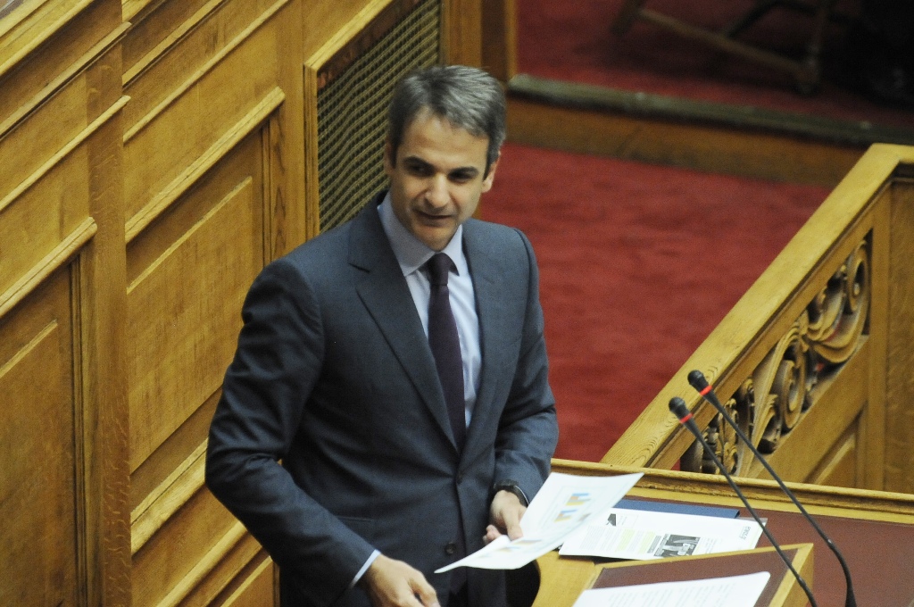 Δριμύ κατηγορώ Μητοτάκη: Επαναφέρατε τους αιώνιους φοιτητές για να πάρει το πτυχίο του ο Φίλης - Media