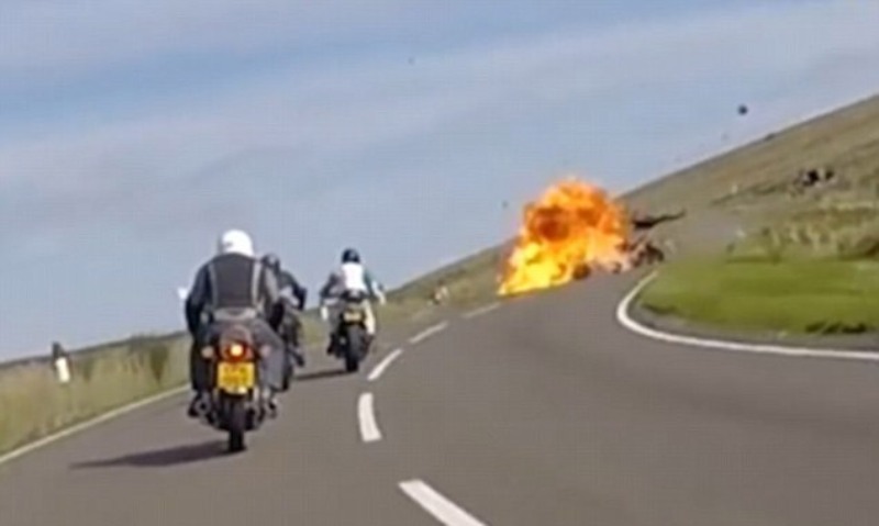 Το συγκλονιστικό βίντεο της σύγκρουσης δυο μοτοσικλετιστών που δημοσίευσε η μητέρα ενός των θυμάτων - Media