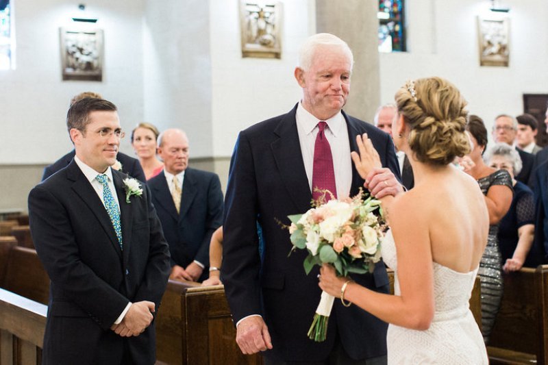 Συγκινητική ιστορία: Πήγε νύφη στην εκκλησία συνοδευόμενη από τον λήπτη καρδιάς του πατέρα της   - Media