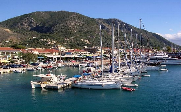 Βυθίστηκαν θαλαμηγός και ιστιοπλοϊκό, μετά από πυρκαγιά, σε λιμάνι της Λευκάδας - Media