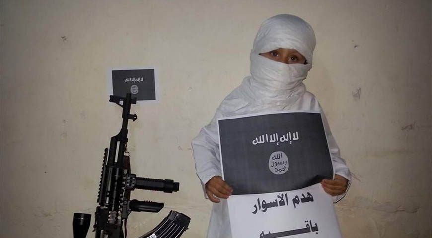 Μικρά παιδιά στο βωμό του φανατισμού - Ανήλικα αγόρια και κορίτσια «χρησιμοποιούνται» ως βομβιστές αυτοκτονίας - Media