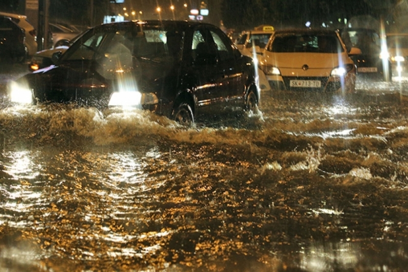 Σε κατάσταση έκτακτης ανάγκης η ΠΓΔΜ - 21 οι νεκροί από τις πλημμύρες - Media
