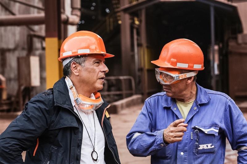 Επίσκεψη Σταύρου Θεοδωράκη στην Αλουμίνιον στη Βοιωτία (Photos) - Media