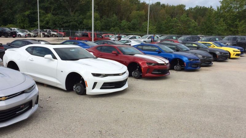 Απίστευτο: Έκλεψαν τις ρόδες και τα λάστιχα από 48 αυτοκίνητα! (Photos) - Media