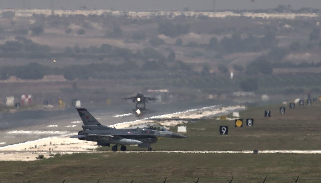 Τουρκικά αεροσκάφη βομβαρδίζουν Κούρδους αμάχους στη Συρία - Media