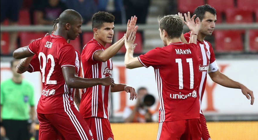 Φωτιά στην εξέδρα και προσωρινή διακοπή στο Γιούνγκ Μπόις - Ολυμπιακός - Αναστάτωση από μαύρο καπνό (Photo) - Media