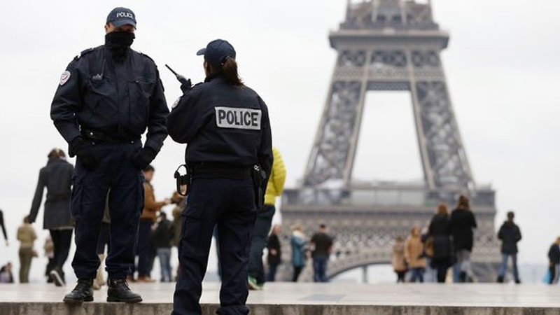 Γαλλία: Ένοπλοι με πολιτικά σε τρένα και μετρό - Media