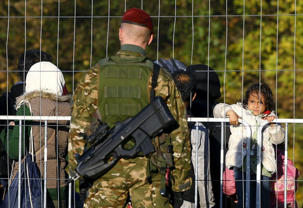 Νέο ακροδεξιό παραλήρημα Όρμπαν: Να συλληφθούν όλοι οι μετανάστες - Να μεταφερθούν σε στρατόπεδα στην Αφρική - Media