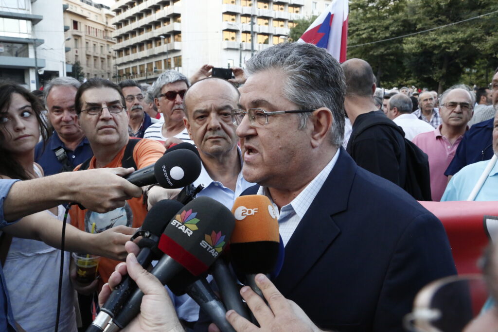 Στην αντιφασιστική συναυλία για την επέτειο της δολοφονίας του Παύλου Φύσσα ο Κουτσούμπας - Media