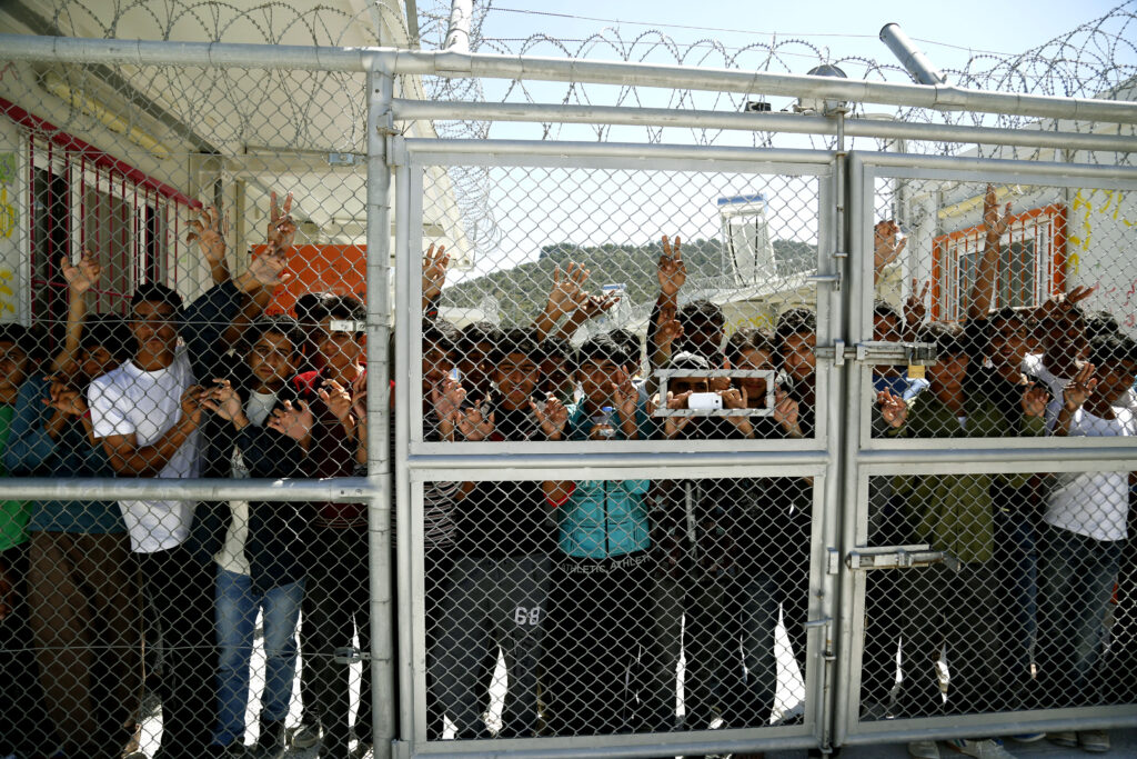 Κέντρα υποδοχής προσφύγων εκτός ΕΕ προτείνει ο Κουρτς - Media