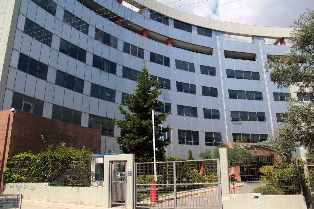 Σε ΣΚΑΙ, Καλογρίτσα, ΑΝΤ1 και Μαρινάκη οι 4 άδειες - Ξεπέρασε τις προσδοκίες το τίμημα (Live) - Media