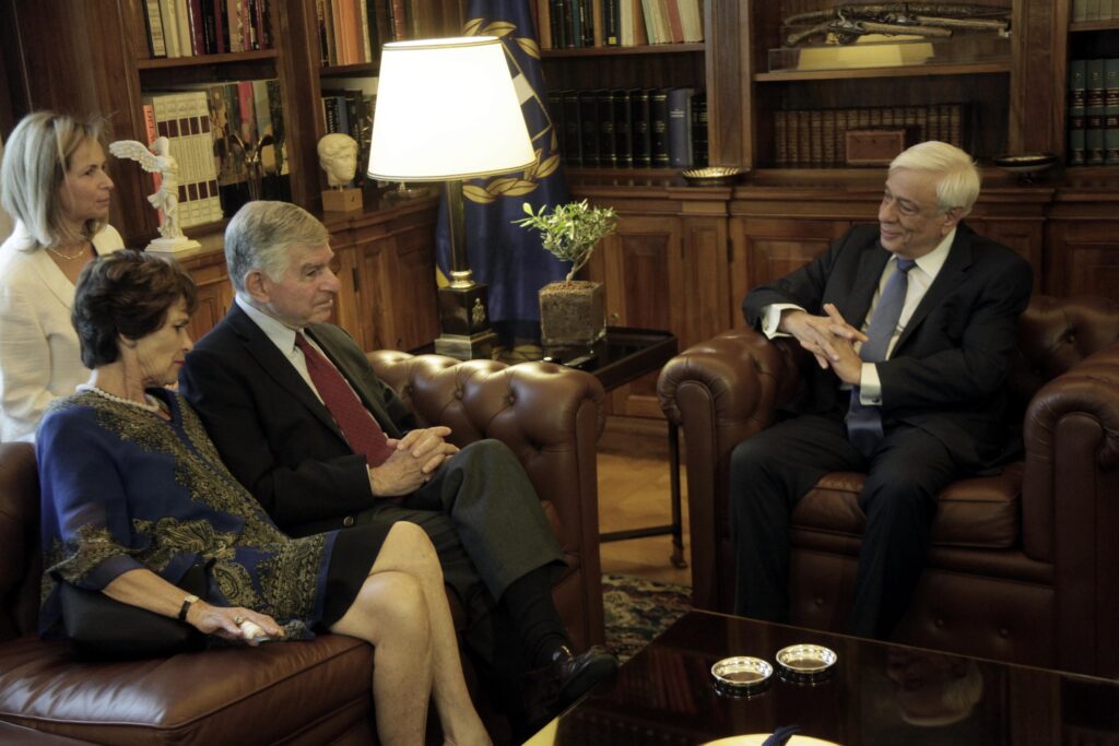 Παυλόπουλος: Η επιβολή της λιτότητας βαθαίνει το χάσμα μεταξύ φτωχών και πλουσίων - Media