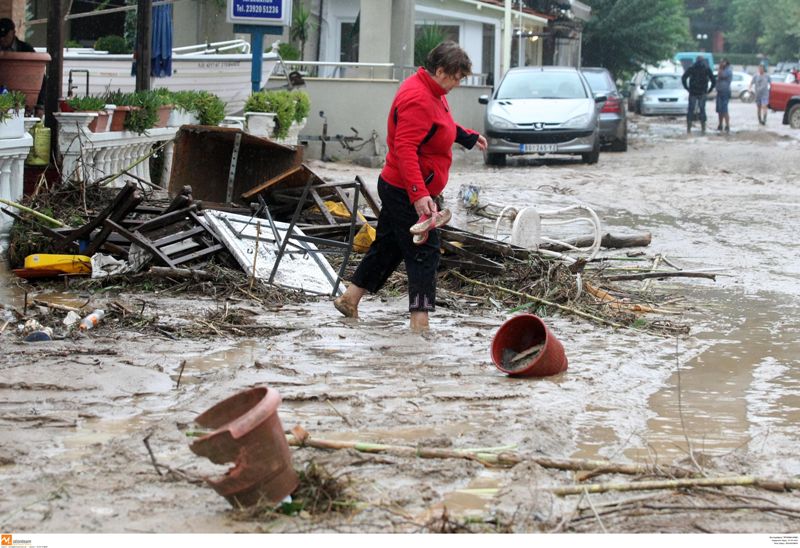 Τραγωδία χωρίς τέλος: Τέσσερις οι νεκροί από τη θεομηνία - Αγνοείται μία γυναίκα (Photos-Video) - Media