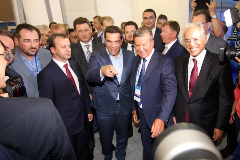 Η περιοδεία του Τσίπρα στη ΔΕΘ - Η μπάντα, το αστείο με το βαγόνι του Mετρό και οι… Pink Floyd (Photos-Video) - Media