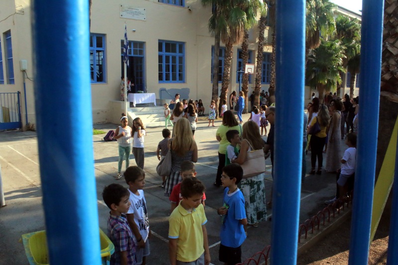 ΝΔ: Κομπασμοί Φίλη ενώ καταγράφονται 13.000 κενά στα σχολεία - Media