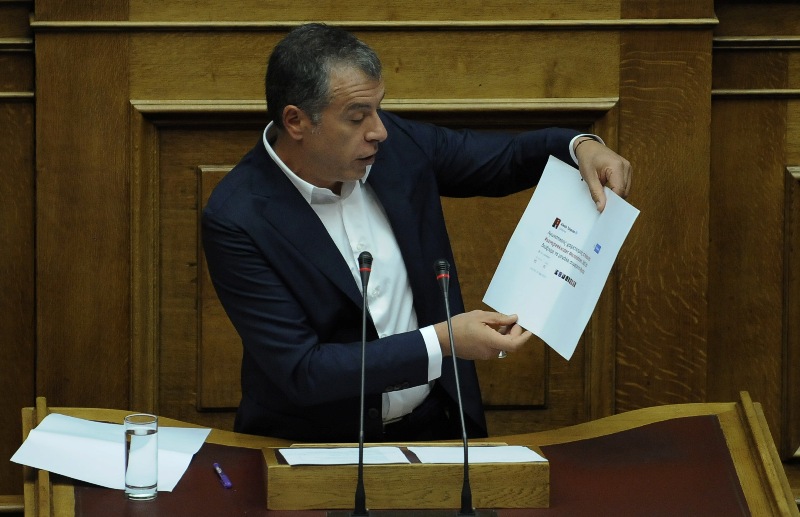 Θεοδωράκης: Ξεπεράσατε και τους προηγούμενους στον λαϊκισμό - Media