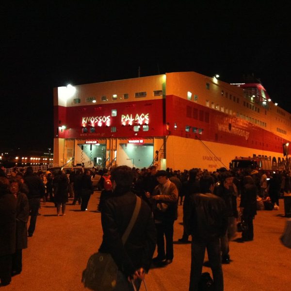 Καθυστέρηση στην αναχώρηση τριών πλοίων για Κρήτη από Πειραιά λόγω απειλής για βόμβα - Media