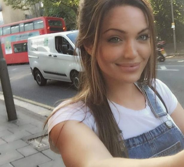 Αυτή είναι η εντυπωσιακή σωσίας της Αντζελίνα Τζολί (Photo) - Media