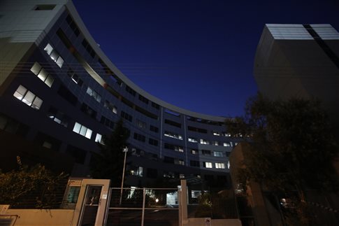 Περιμένοντας τους τίτλους τέλους για τις τηλεοπτικές άδειες  - Media
