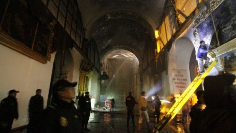 Περού: Στις φλόγες ναός του 16ου αιώνα (Video) - Media