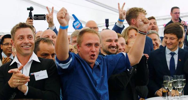 Γερμανία: H επόμενη ημέρα από την εκλογική ήττα της Μέρκελ - Media