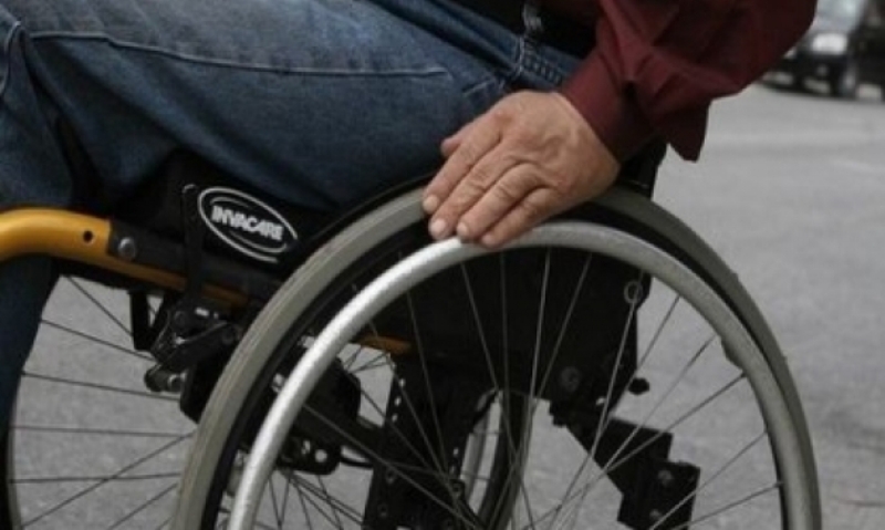 Έμεινε καθηλωμένος σε αναπηρικό καροτσάκι για 43 χρόνια από λάθος διάγνωση - Media