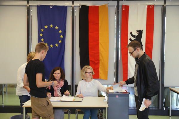 Το Βερολίνο και ο κόκκινο-κόκκινο-πράσινος συνασπισμός «μοντέλο» για τις εκλογές του 2017 - Media