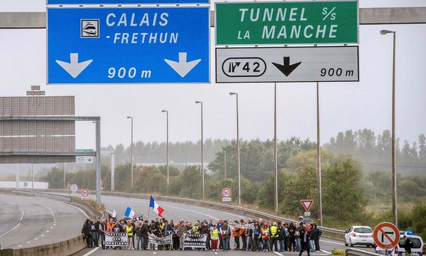 Άρχισε η εκκένωση της «ζούγκλας του Καλαί» - Media