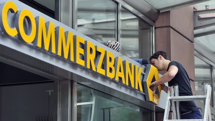 Επικεφαλής Commerzbank: Δεν θα υπάρξει νέο πρόγραμμα προσαρμογής στην Ελλάδα - Media
