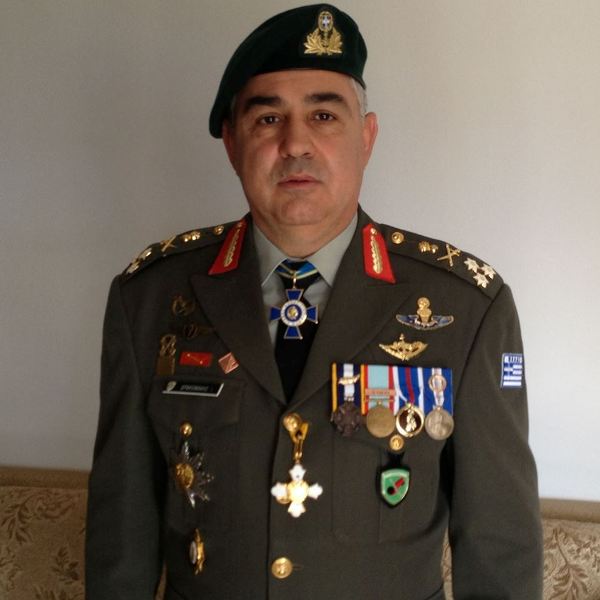 Αντιστράτηγος σε Καμμένο: Κύριε υπουργέ πως αισθάνεστε όταν φοράτε τη στολή; - Media