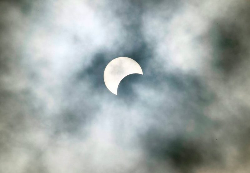 Εντυπωσιακές εικόνες από την έκλειψη Ηλίου (Photos - Video) - Media