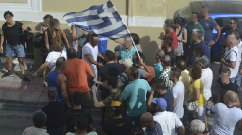 Χρυσαυγίτες αυτοί που επιτέθηκαν στις τρεις κοπέλες στη Μυτιλήνη - Media