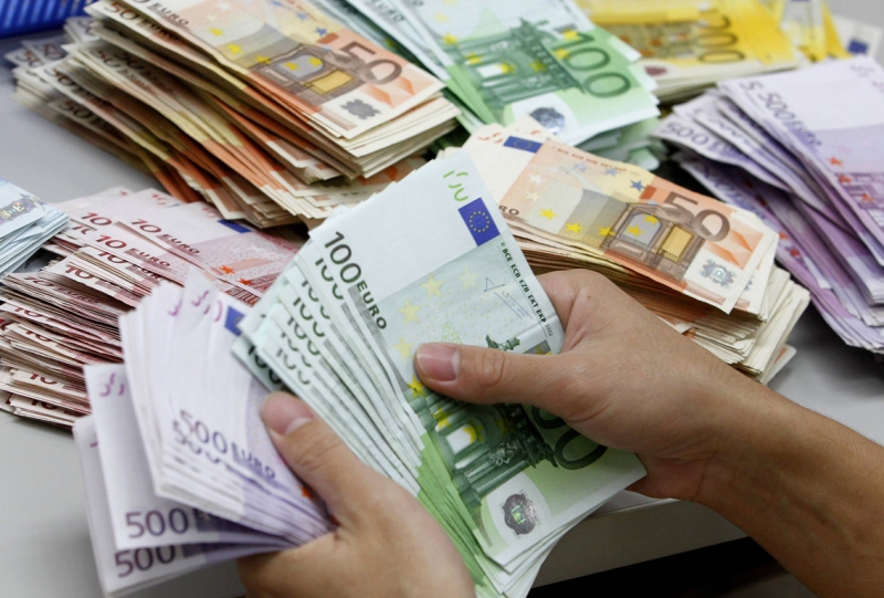 Περισσότερα από 800 εκατ. ευρώ επέστρεψαν στις ελληνικές τράπεζες  - Media