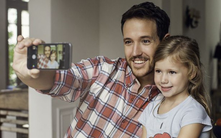 Γιατί οι γονείς δεν πρέπει να ανεβάζουν φωτογραφίες των παιδιών τους στα social media  - Media