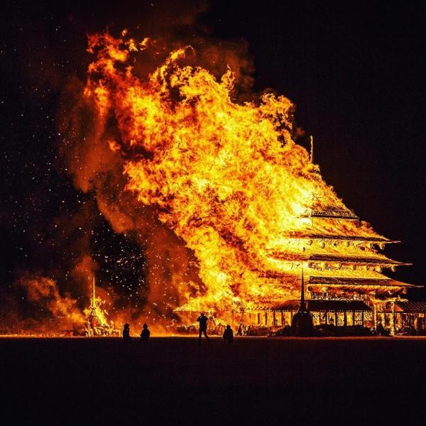 Burning Man: Χτίζουν μια πόλη κάθε χρόνο και μετά την…καίνε  (Photos) - Media