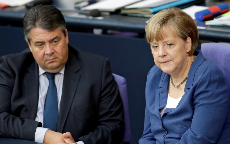 «Καρότο και μαστίγιο» για τους Σοσιαλδημοκράτες από την Αριστερά - Ζητούν να ρίξει τη Μέρκελ - Media