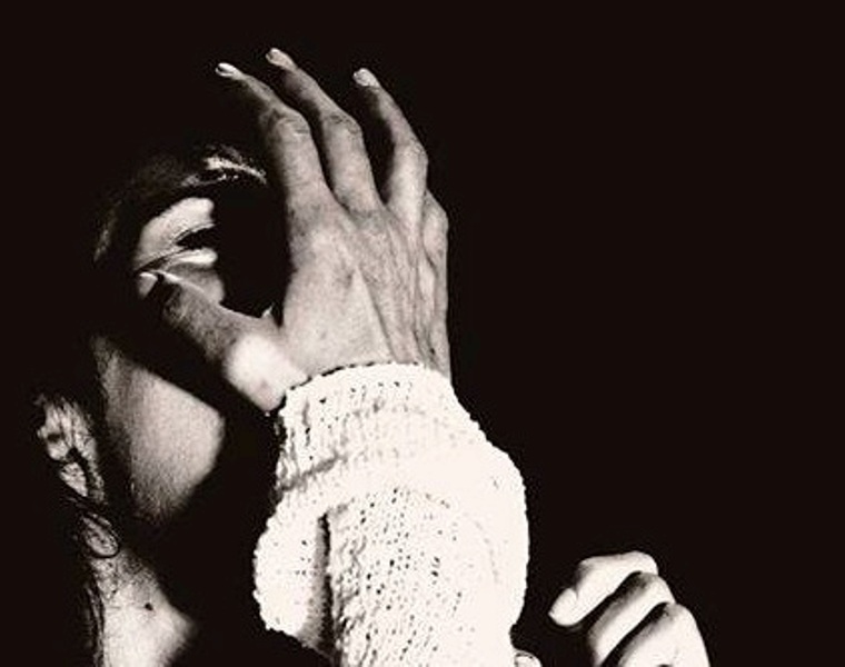 Θεατρικός Μονόλογος: Γιατί μαμά; - Media