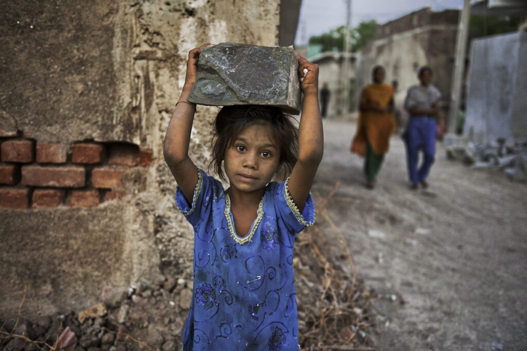Ινδία: Μια 11χρονη πουλήθηκε από την οικογένειά της ως σκλάβα για 15 δολάρια - Media