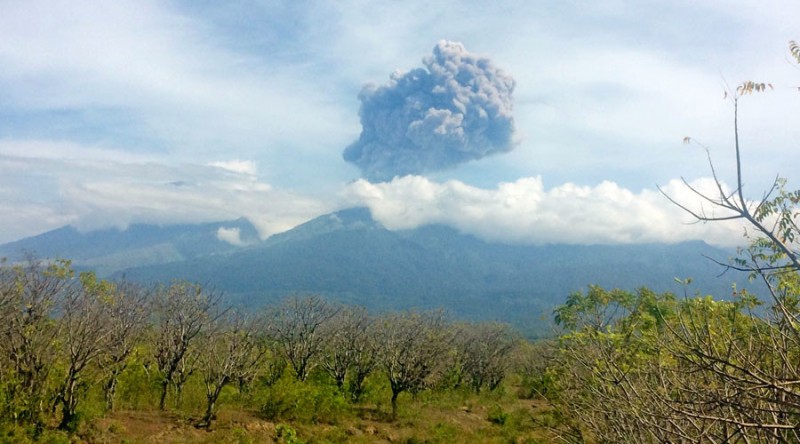 Αγνοούνται 400 άτομα μετά από έκρηξη ηφαιστείου στην Ινδονησία (Photos - Video) - Media