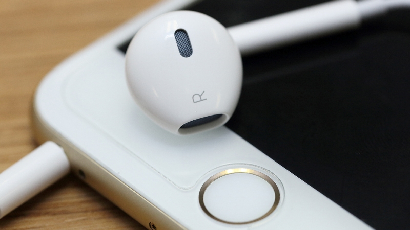 «Μπάλωμα» στο iOS για προβλήματα με τα ακουστικά - Media